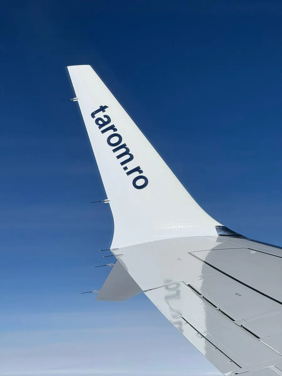 Winglet despicat al unui Boeing 737 MAX 8 TAROM, văzut în zbor