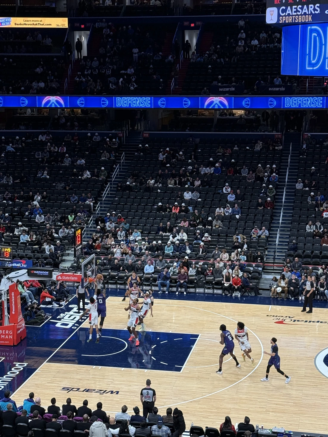 Meci NBA văzut din tribună